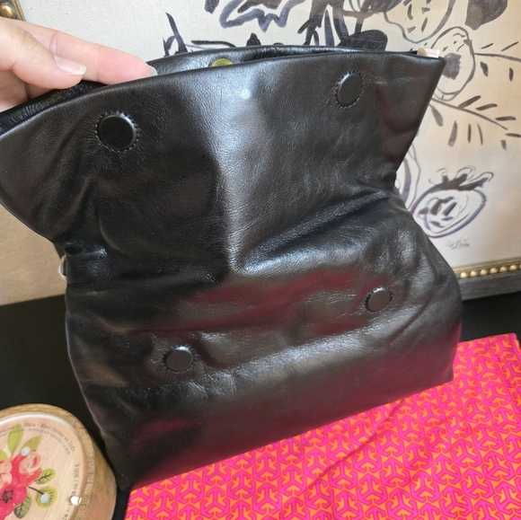 Tory Burch Black Leather City Foldover Messenger - Picture 10 of 11
